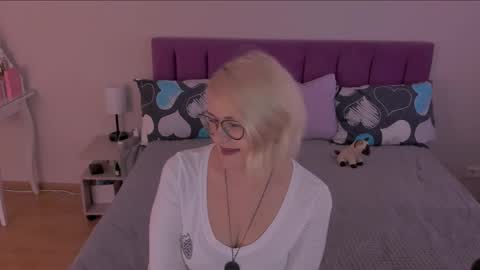 Sabrina MacMarren online show from February 22, 12:29 pm