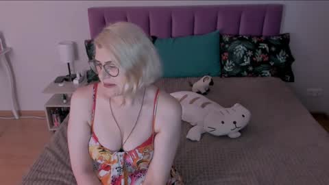 Sabrina MacMarren online show from February 7, 4:35 pm