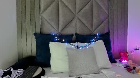 Snapshot of sabrinaspell_ chatting on February 10, 11:25 am S A B R I N A online show from February 10, 11:25 am