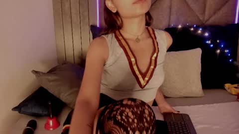 Snapshot of sabrinaspell_ chatting on February 25, 11:21 am S A B R I N A online show from February 25, 11:21 am