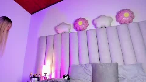 Snapshot of sabrinaspell_ chatting on March 1, 3:05 pm S A B R I N A online show from March 1, 3:05 pm
