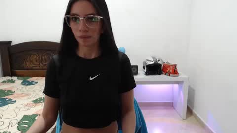 Snapshot of salome_sweet4_ chatting on February 25, 1:21 pm salome online show from February 25, 1:21 pm