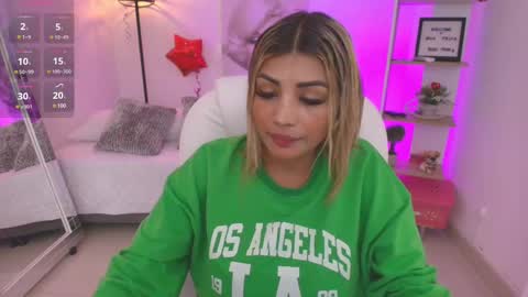 Snapshot of saloomee__ chatting on March 10, 11:12 am SALOME online show from March 10, 11:12 am