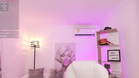 Snapshot of saloomee__ chatting on February 6, 2:04 pm SALOME online show from February 6, 2:04 pm