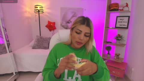 Snapshot of saloomee__ chatting on February 27, 11:50 am SALOME online show from February 27, 11:50 am