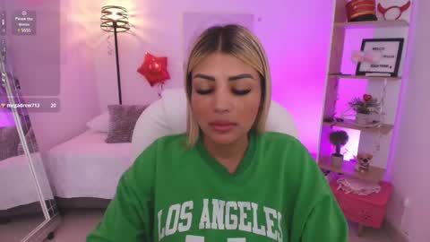 Snapshot of saloomee__ chatting on February 22, 9:12 am SALOME online show from February 22, 9:12 am