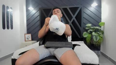 Snapshot of salvatore_damore chatting on February 10, 5:41 pm SALVATORE online show from February 10, 5:41 pm