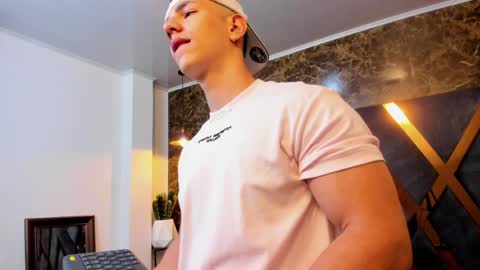 Snapshot of salvatore_damore chatting on January 27, 11:11 am SALVATORE online show from January 27, 11:11 am
