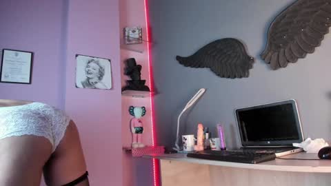 Samantha  online show from January 18, 5:37 pm