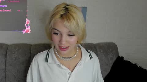 Snapshot of samantha_browwnn chatting on February 17, 8:27 pm samantha_browwnn online show from February 17, 8:27 pm