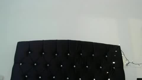 Snapshot of samantha_fox_squirt chatting on December 7, 1:46 pm lizzy online show from December 7, 1:46 pm