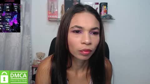 Snapshot of samanthaa_queen chatting on March 10, 11:01 am sam online show from March 10, 11:01 am