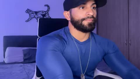 Snapshot of samdornan chatting on February 16, 9:05 pm Sam Dornan online show from February 16, 9:05 pm