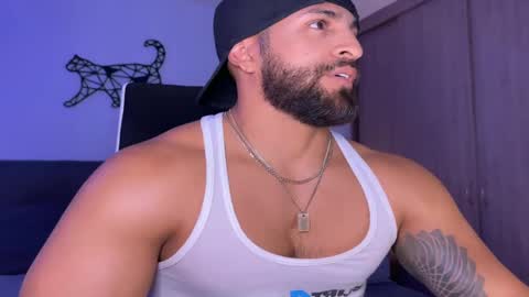 Snapshot of samdornan chatting on September 16, 10:35 pm Sam Dornan online show from September 16, 10:35 pm