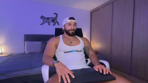 Snapshot of samdornan chatting on February 17, 3:44 pm Sam Dornan online show from February 17, 3:44 pm
