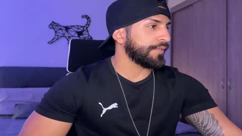 Snapshot of samdornan chatting on February 19, 9:14 pm Sam Dornan online show from February 19, 9:14 pm