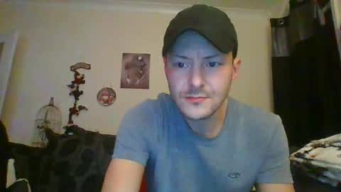 sexy lad looking for fun online show from December 8, 8:04 pm