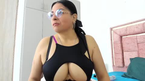 Snapshot of samy_nix chatting on February 13, 12:11 pm SAMY online show from February 13, 12:11 pm