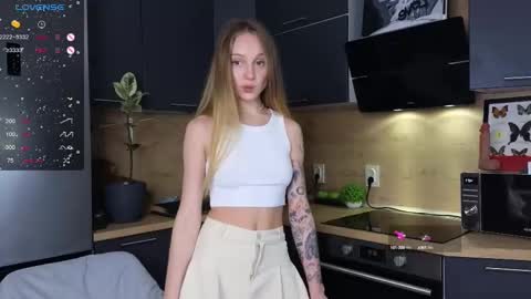 Snapshot of sandra_buika chatting on March 4, 4:41 pm Sandra Lillys Page online show from March 4, 4:41 pm