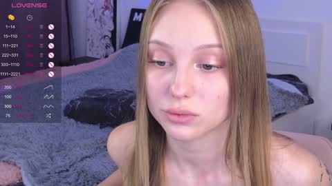 Snapshot of sandra_buika chatting on December 8, 7:54 pm Sandra Lillys Page online show from December 8, 7:54 pm