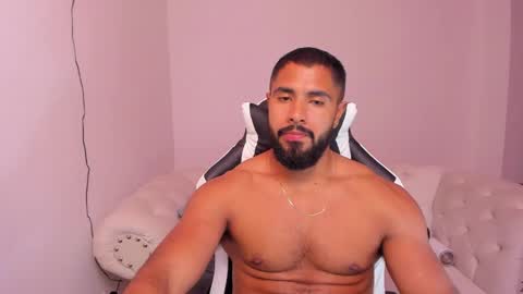 santiago_huntt online show from February 18, 1:10 am