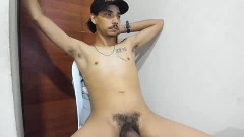 Snapshot of santiagoxxxtreme_ chatting on December 15, 5:56 am Santiago online show from December 15, 5:56 am