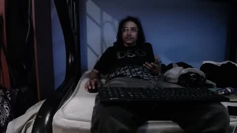 Snapshot of santiagoxxxtreme_ chatting on February 5, 11:17 pm Santiago online show from February 5, 11:17 pm