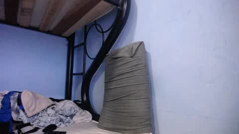 Snapshot of santiagoxxxtreme_ chatting on February 10, 2:19 am Santiago online show from February 10, 2:19 am