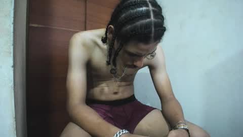 Snapshot of santiagoxxxtreme_ chatting on December 28, 9:52 am Santiago online show from December 28, 9:52 am