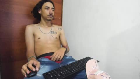 Snapshot of santiagoxxxtreme_ chatting on December 18, 12:51 pm Santiago online show from December 18, 12:51 pm