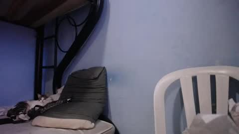 Snapshot of santiagoxxxtreme_ chatting on February 9, 6:05 pm Santiago online show from February 9, 6:05 pm