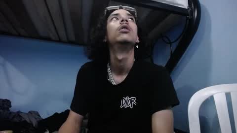 Snapshot of santiagoxxxtreme_ chatting on February 2, 3:21 am Santiago online show from February 2, 3:21 am