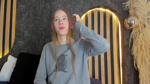 sara__jones_ online show from February 2, 7:04 pm