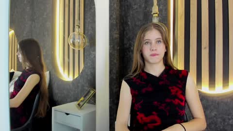 sara__jones_ online show from February 5, 11:17 pm