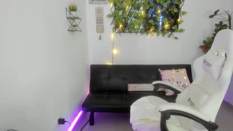 Snapshot of sara_lopez_28 chatting on January 31, 2:28 pm Sara online show from January 31, 2:28 pm