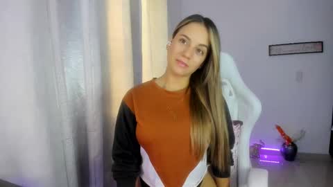 Snapshot of sara_lopez_28 chatting on February 27, 12:34 pm Sara online show from February 27, 12:34 pm