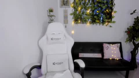 Snapshot of sara_lopez_28 chatting on January 21, 2:37 pm Sara online show from January 21, 2:37 pm