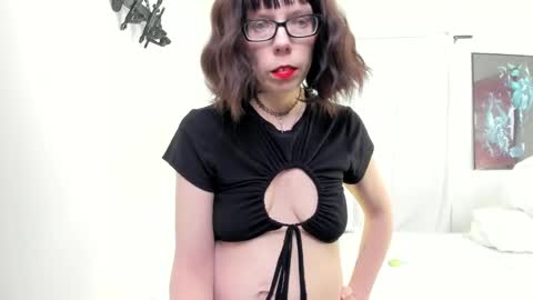 Snapshot of saradesirexo chatting on January 12, 1:32 am Sara Desire online show from January 12, 1:32 am