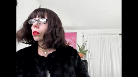 Snapshot of saradesirexo chatting on February 11, 1:52 am Sara Desire online show from February 11, 1:52 am