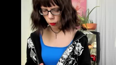 Snapshot of saradesirexo chatting on February 6, 5:03 am Sara Desire online show from February 6, 5:03 am