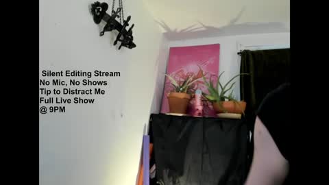 Snapshot of saradesirexo chatting on February 8, 8:42 pm Sara Desire online show from February 8, 8:42 pm