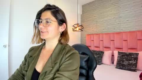 Snapshot of sarahdeyvis chatting on September 9, 2:39 pm Sarah Deyvis online show from September 9, 2:39 pm