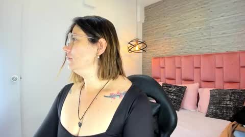 Snapshot of sarahdeyvis chatting on September 15, 2:40 pm Sarah Deyvis online show from September 15, 2:40 pm