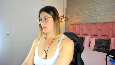 Snapshot of sarahdeyvis chatting on September 17, 5:49 pm Sarah Deyvis online show from September 17, 5:49 pm