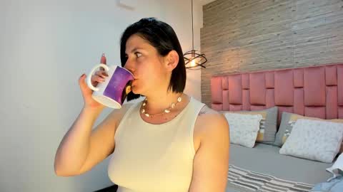 Snapshot of sarahdeyvis chatting on February 14, 7:44 pm Sarah Deyvis online show from February 14, 7:44 pm