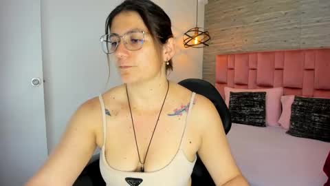 Snapshot of sarahdeyvis chatting on September 8, 2:38 pm Sarah Deyvis online show from September 8, 2:38 pm