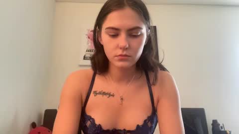 SarahxOliver online show from January 18, 3:59 pm
