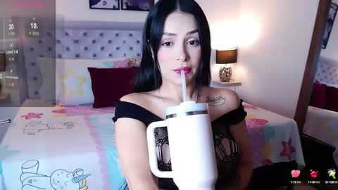 Snapshot of saramia69 chatting on December 6, 5:49 pm Sara online show from December 6, 5:49 pm