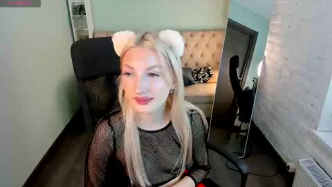 Snapshot of sarrah_blush chatting on September 11, 8:26 am sarrah_blush online show from September 11, 8:26 am