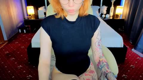 Snapshot of sasha_exclusive chatting on September 14, 1:12 pm Sasha Exclusive online show from September 14, 1:12 pm